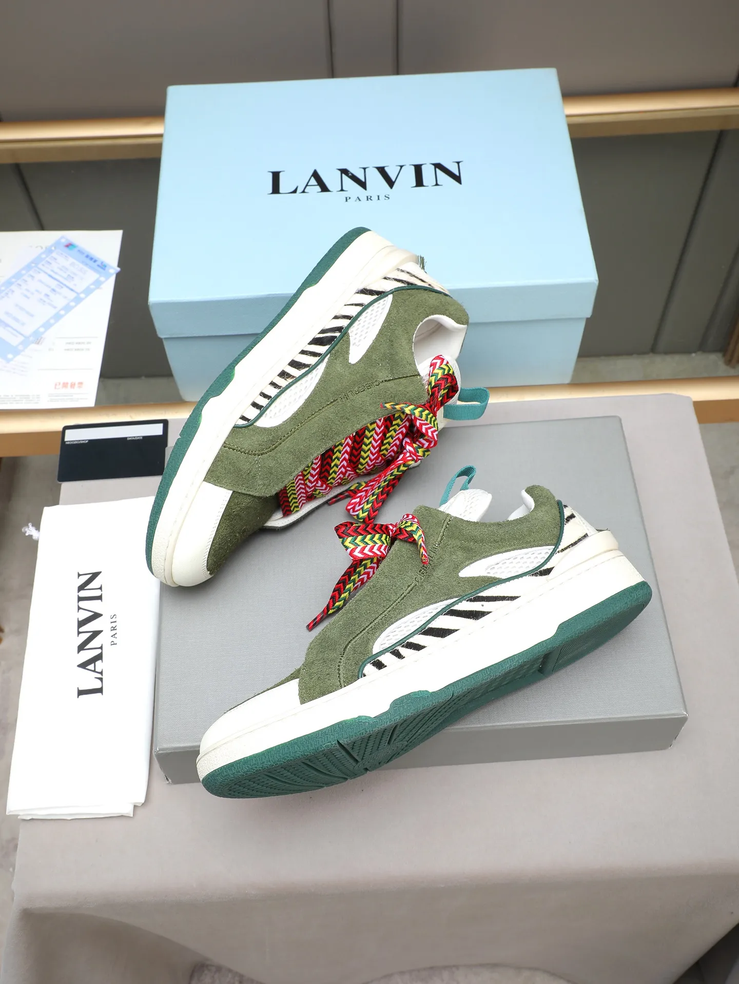 Men's shoes 💰640 [LANVIN] The latest fashionable item! High quality CLAY series‼ ️ The latest trendy products of the season 🌈Many bloggers have planted grass and purchased the original open-mold customization. The upper and outsole are sewn with mark threads without edge sealing. Multiple material splicing combination design. Very versatile for fashionable and casual wear. Comfortable on the feet. Self-recommended. Upper cowhide + cow suede + breathable mesh lining. Foot-padding cowhide. Exclusive original open-mold clear logo rubber outsole ⚠️38-44 (customized for 45)